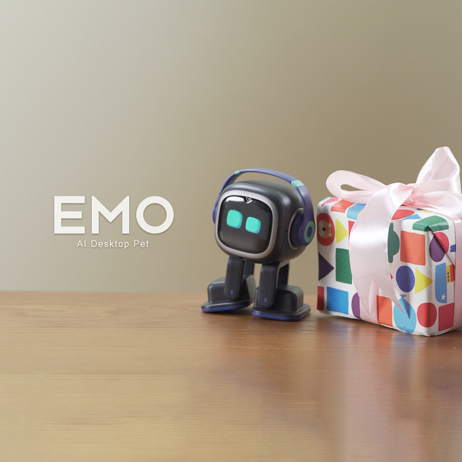 EMO: The Coolest AI Desktop Pet